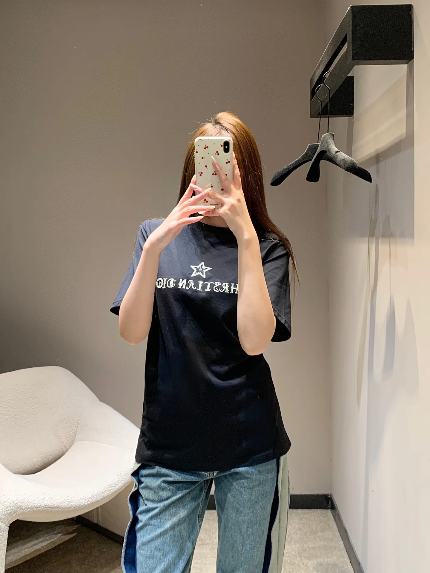 디올 여성 반팔 티셔츠 오각별 자수 상세 이미지 9
