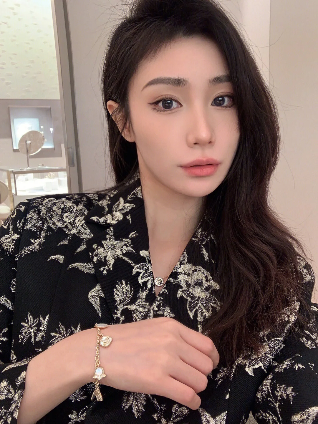 디올 행운 모티브 팔찌 상세 이미지 5