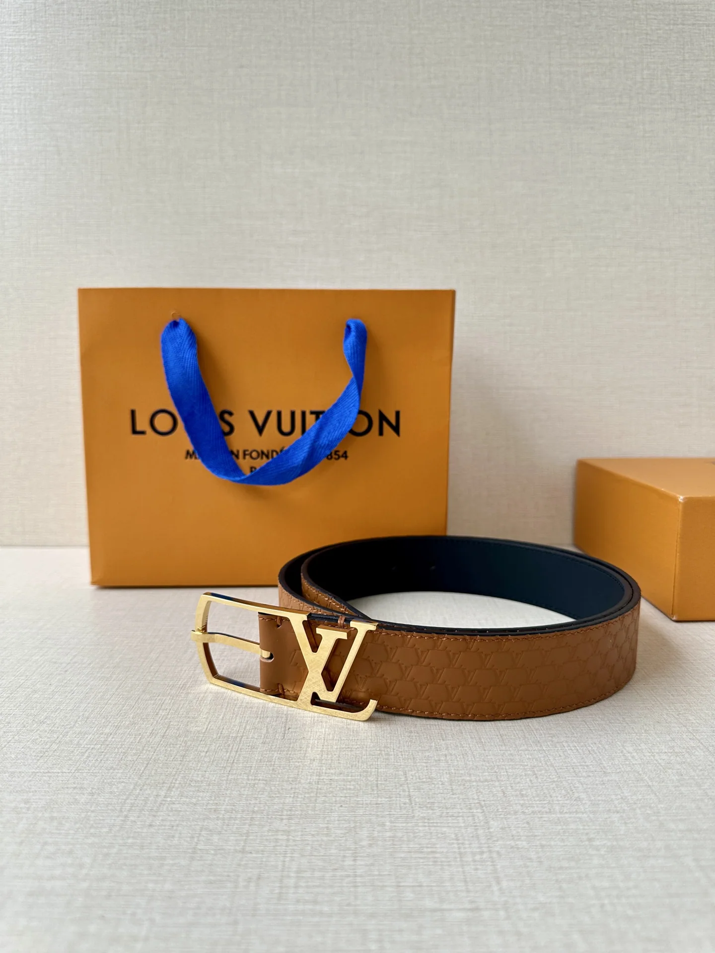 루이비통 LV 에어로그램 버클 벨트 상세 이미지 5