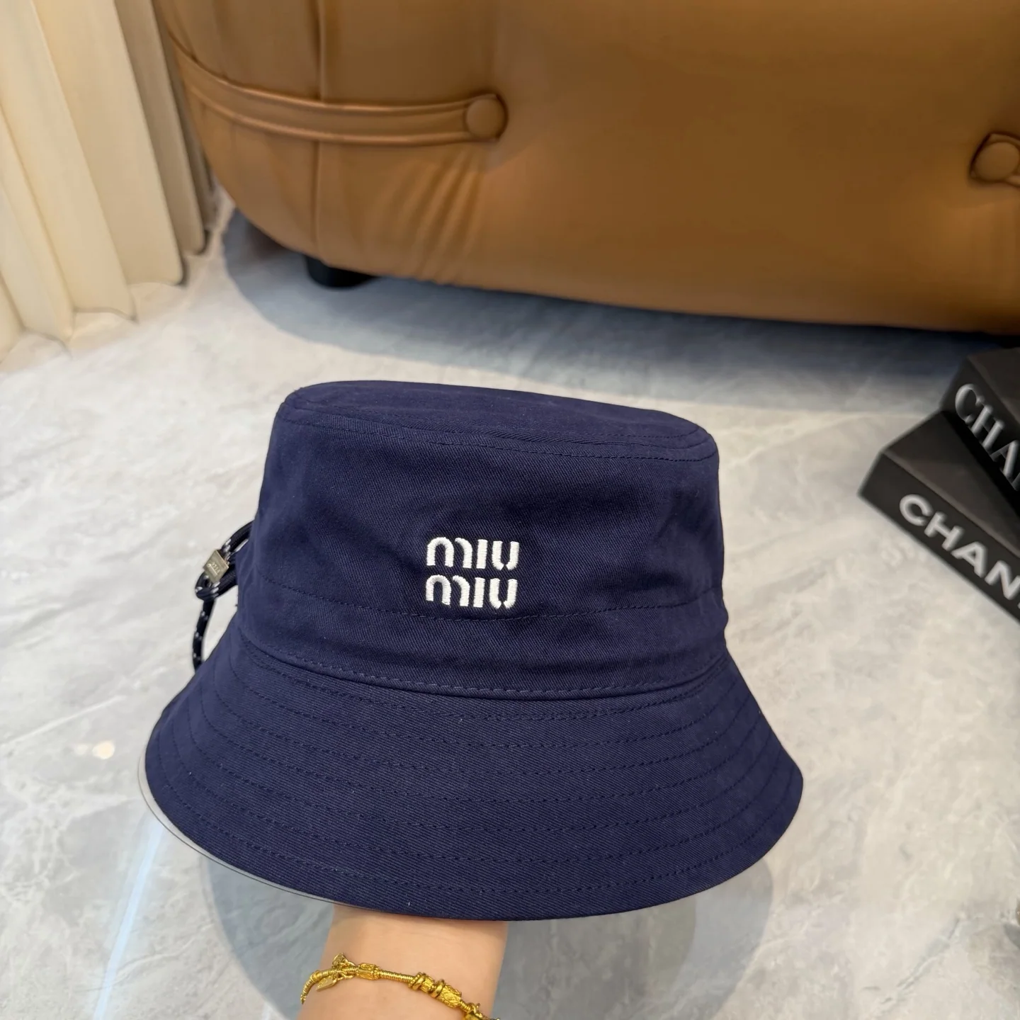 미우미우 자수 버킷 햇 모자 상세 이미지 2