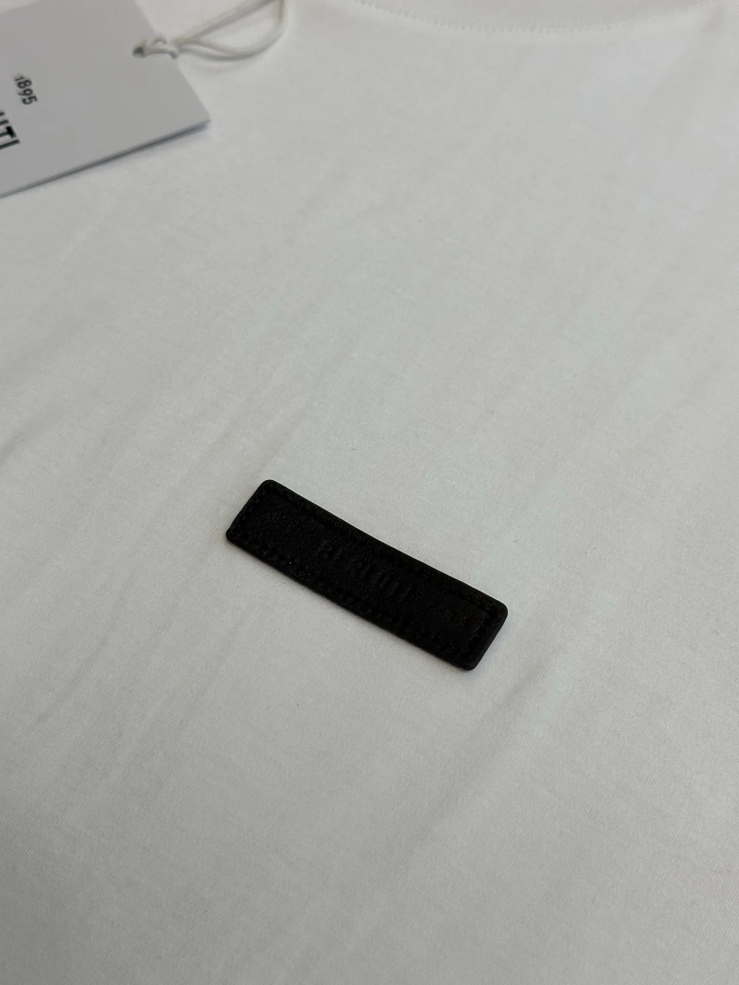 벨루티 가죽 라벨 남성 반팔 티셔츠 상세 이미지 6