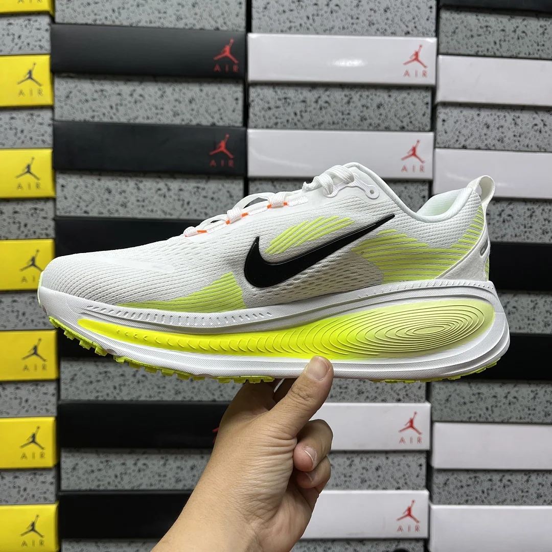 나이키 [XY] 보메로 18 HM6803-120 201546 Nike Vomero 18 White Barely Volt Black 상세 이미지 7
