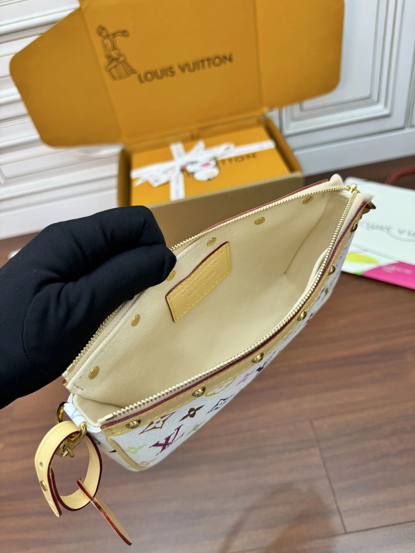 루이비통 전자 칩 가죽 백 M13404 상세 이미지 9