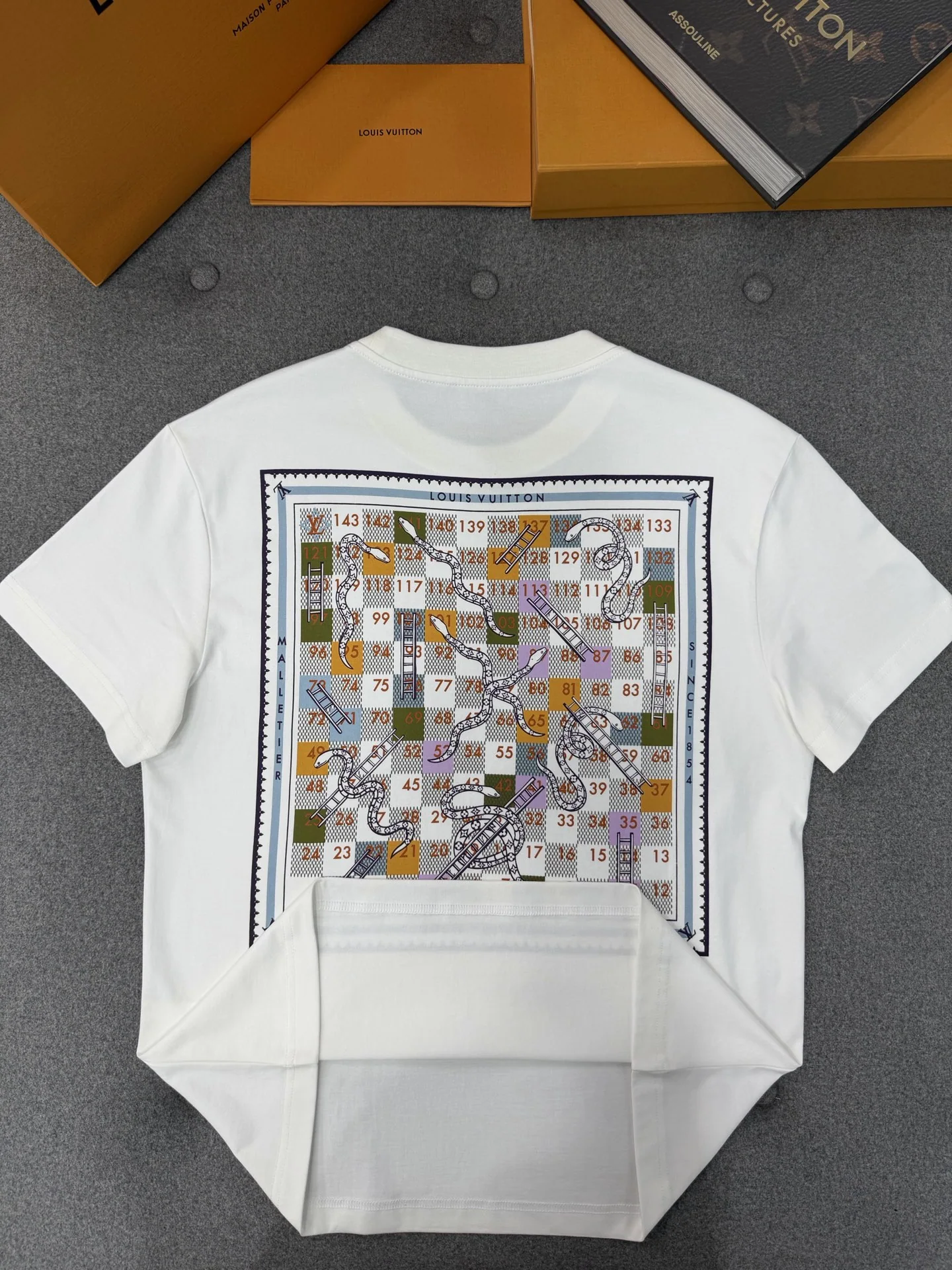 루이비통 스네이크 코일 프린트 반팔 티셔츠 상세 이미지 9