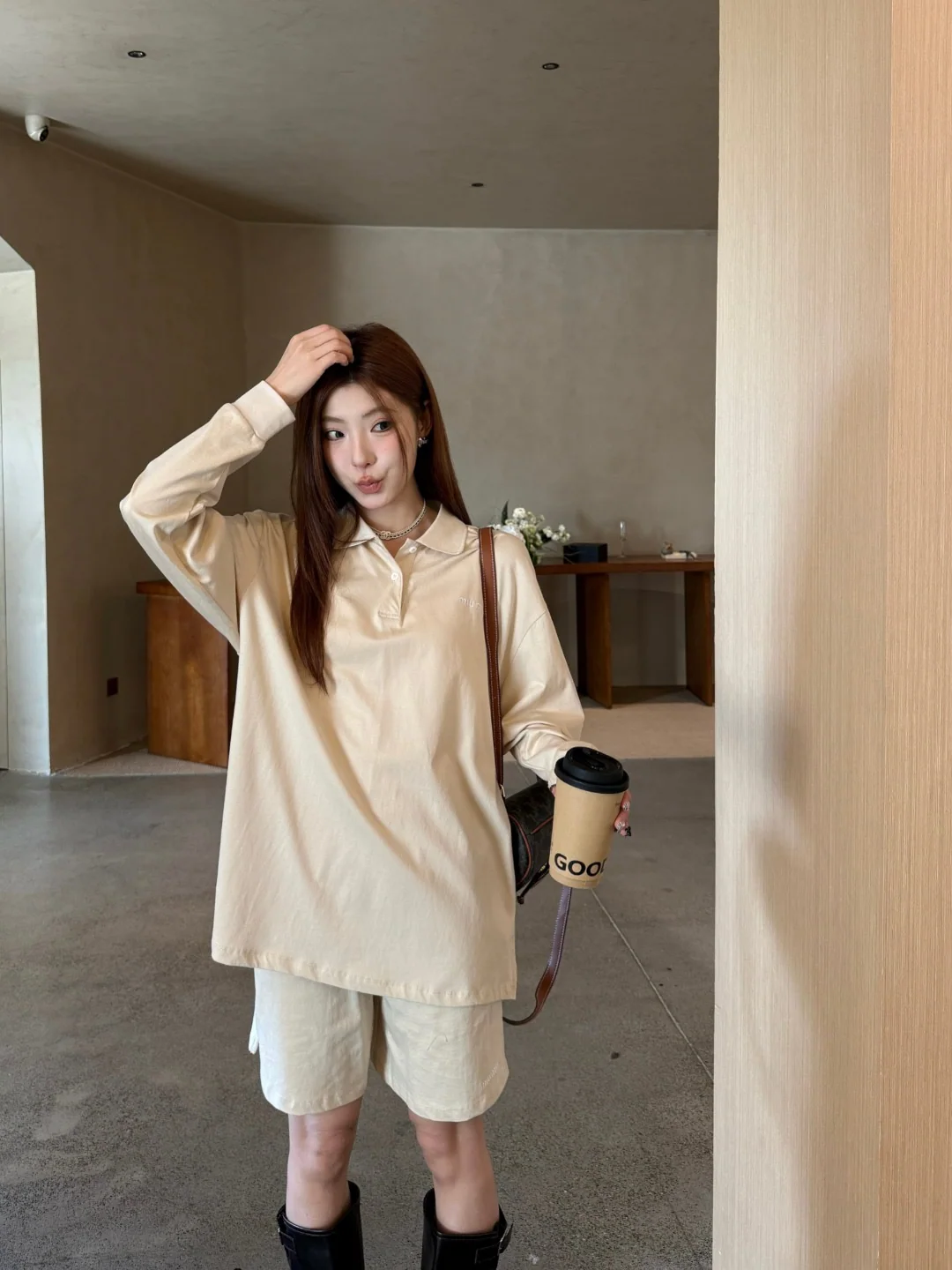 로로피아나 로고 자수 오버핏 긴팔 폴로셔츠 여성의류 26 SS 상세 이미지 3