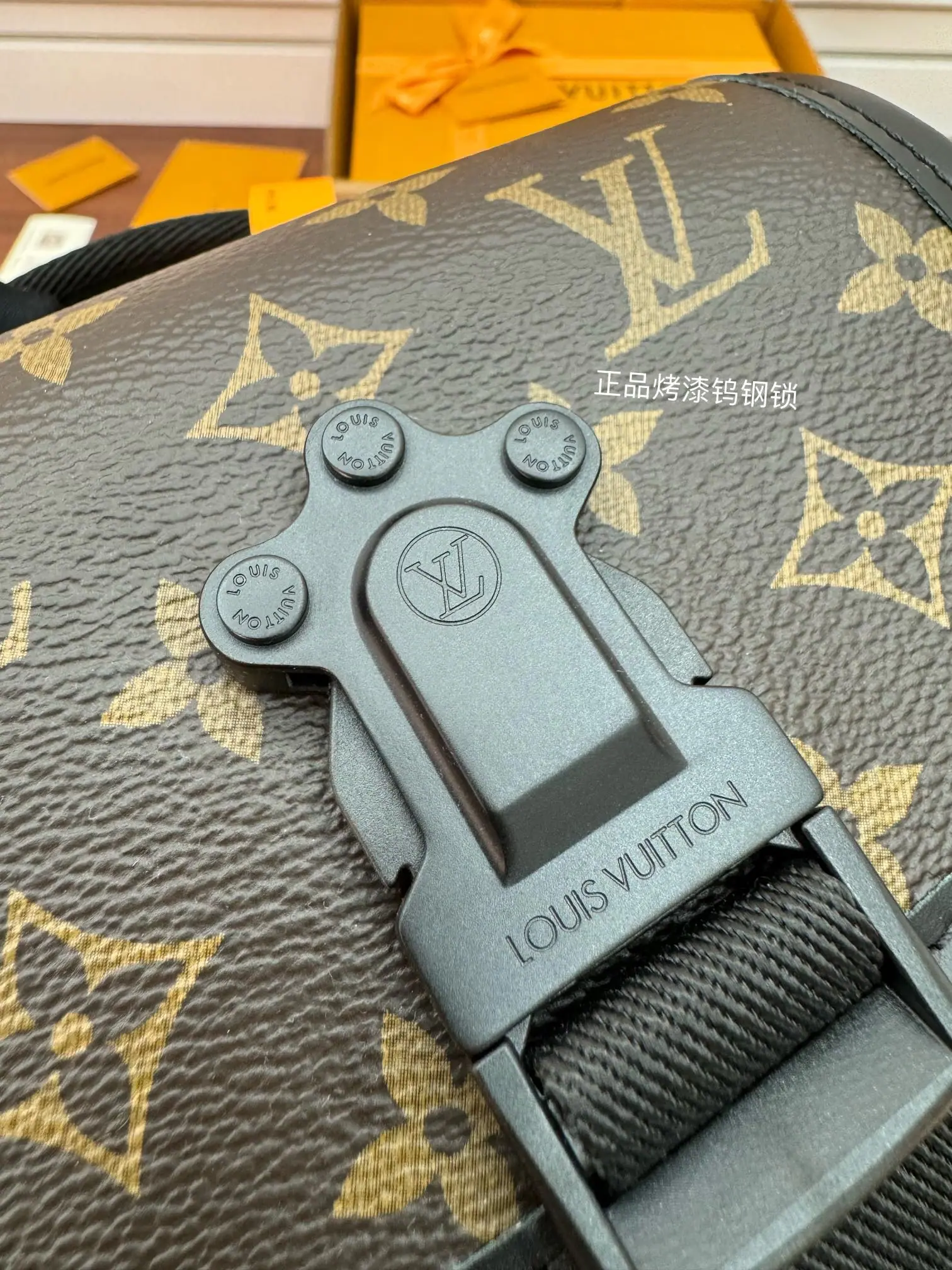 루이비통 M46973 가죽 가방 상세 이미지 3