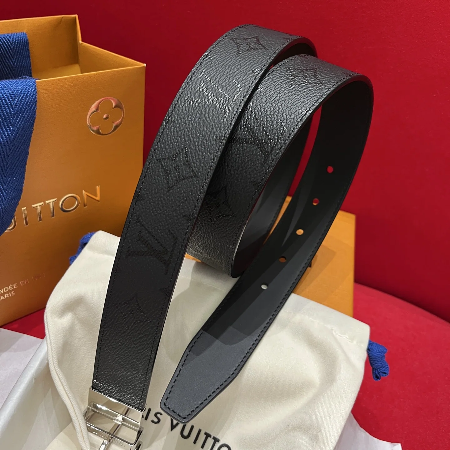 루이비통 다크 나이트 블랙 양면 송아지가죽 벨트 상세 이미지 3