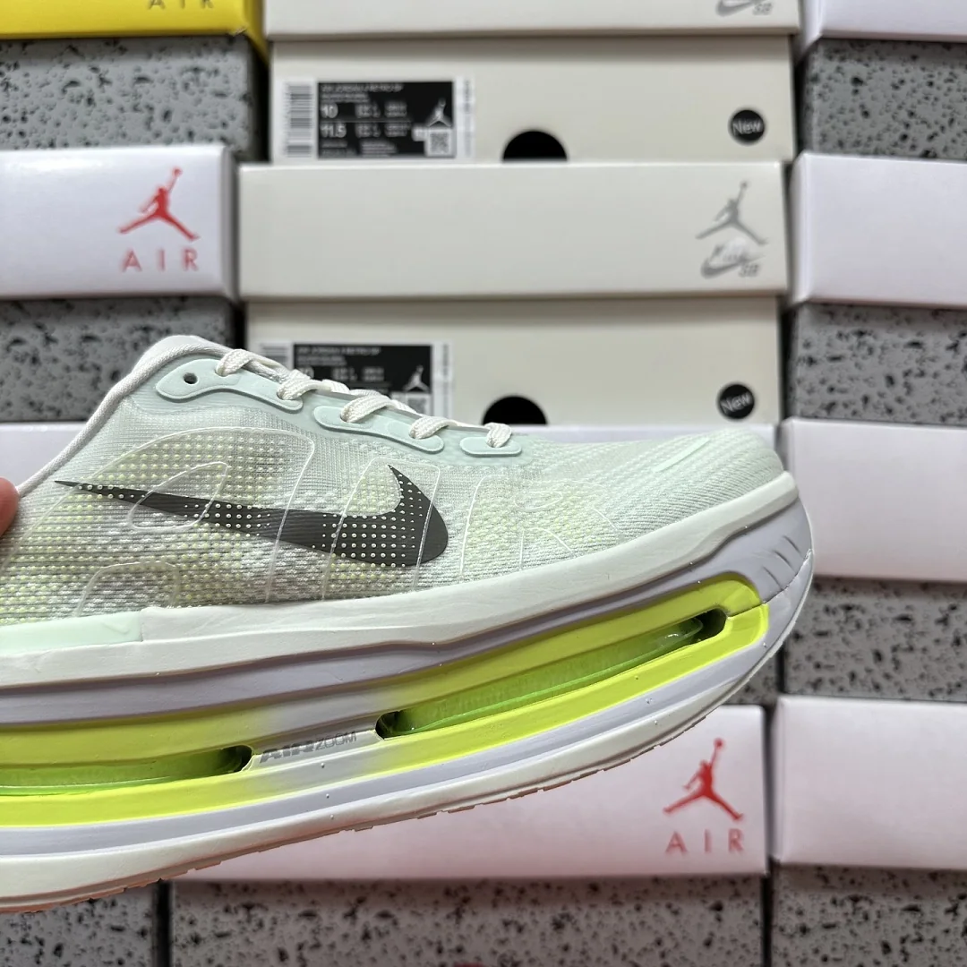 나이키 [5A] 보메로 프리미엄 옐로우 HQ2050-300 201618 Nike Vomero Premium Barely Volt 상세 이미지 2