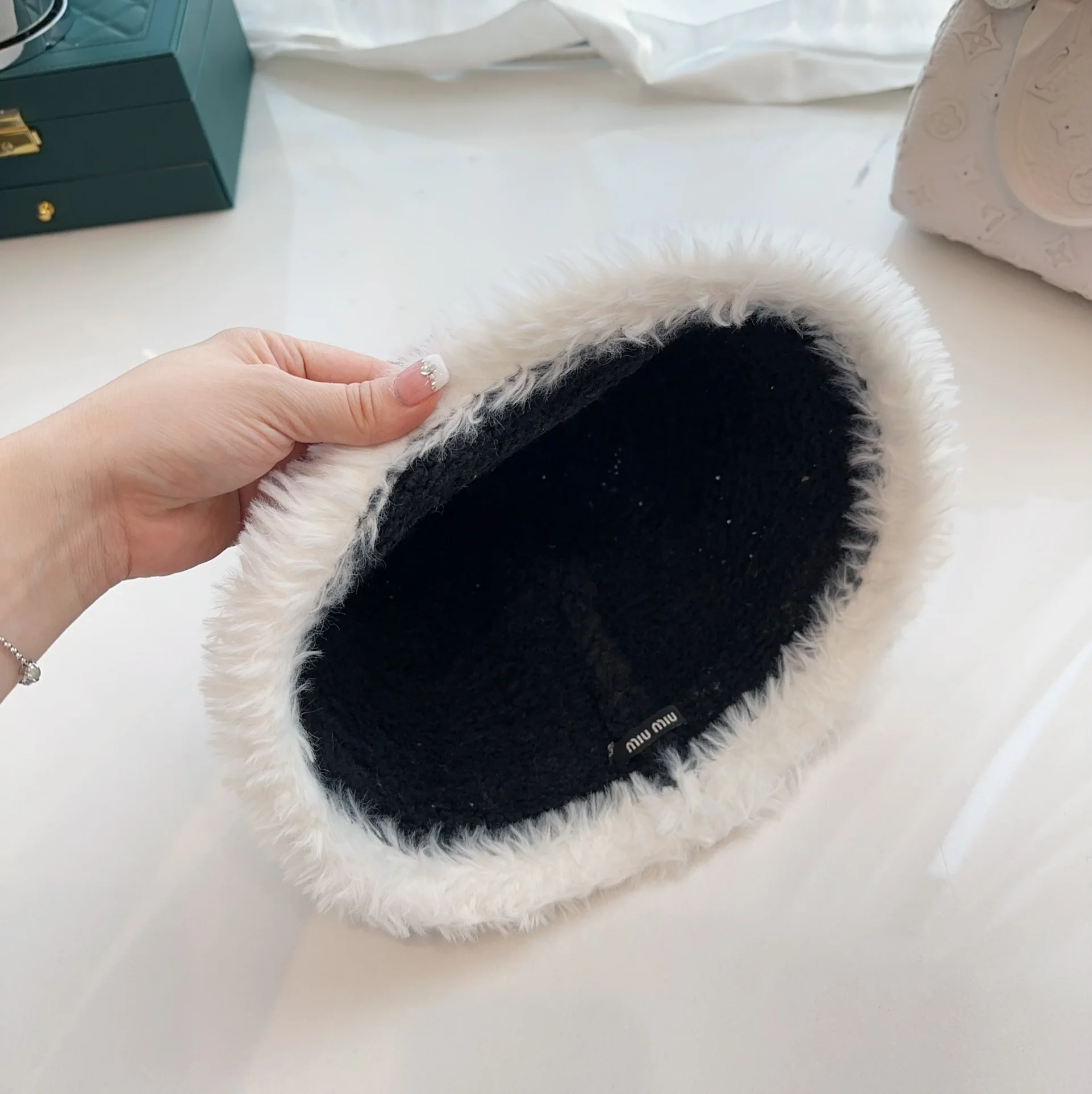 미우미우 모자 81140 Miu Miu Cap 상세 이미지 8