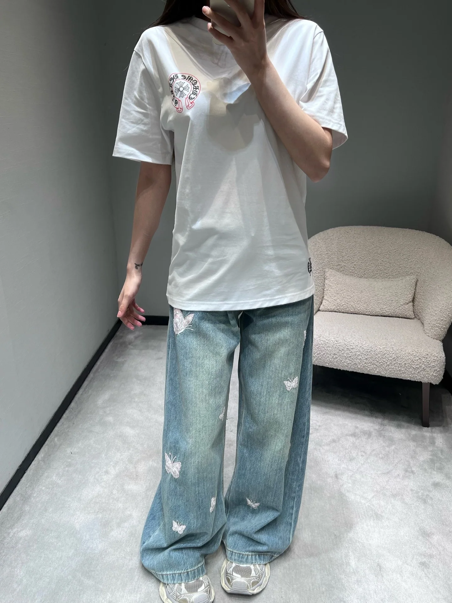 크롬하츠 여성 배지 프린트 반팔 티셔츠 상세 이미지 8