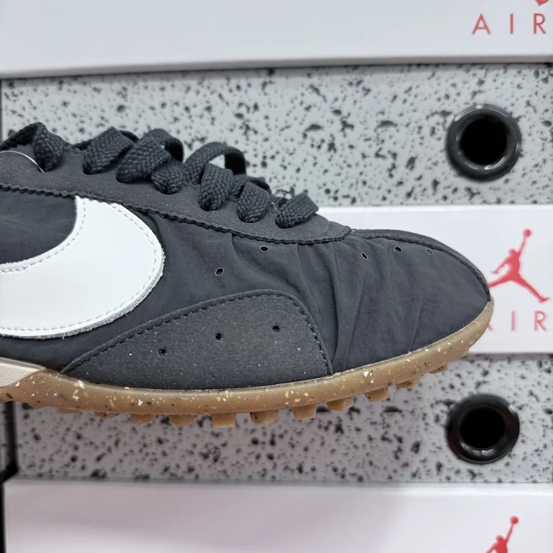 나이키 [GOD] HV8547-001 201599 Nike Moon Shoe SP Jacquemus Off Noir 상세 이미지 6