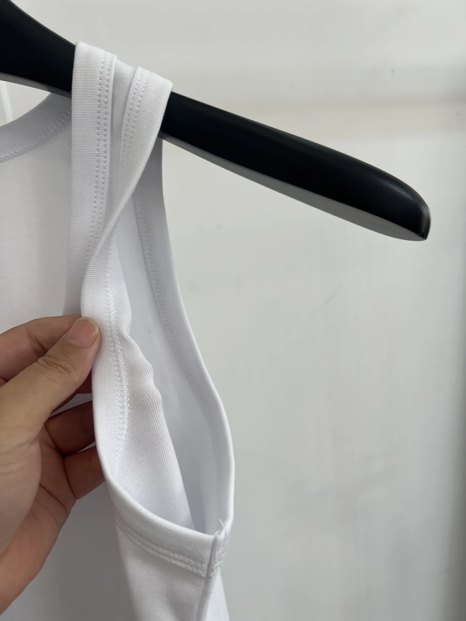 로에베 아나그램 자수 반팔 티셔츠 상세 이미지 4