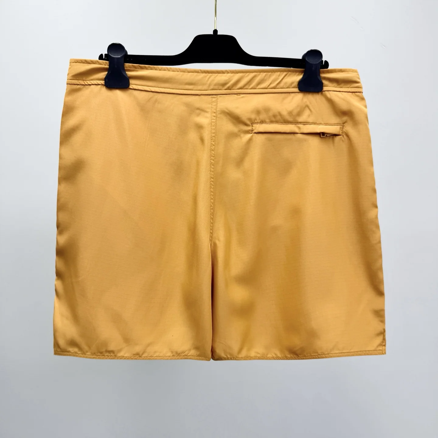 루이비통 LV 로고 실리콘 패치 남성 반바지 상세 이미지 2
