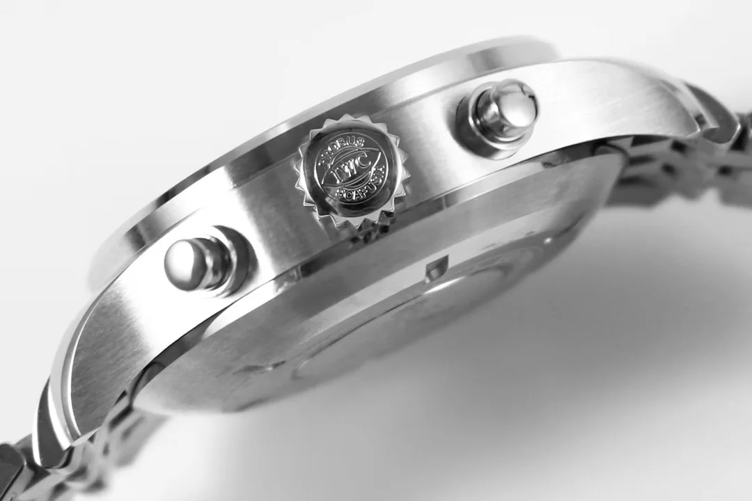 IWC 파일럿 크로노그래프 시계 상세 이미지 6