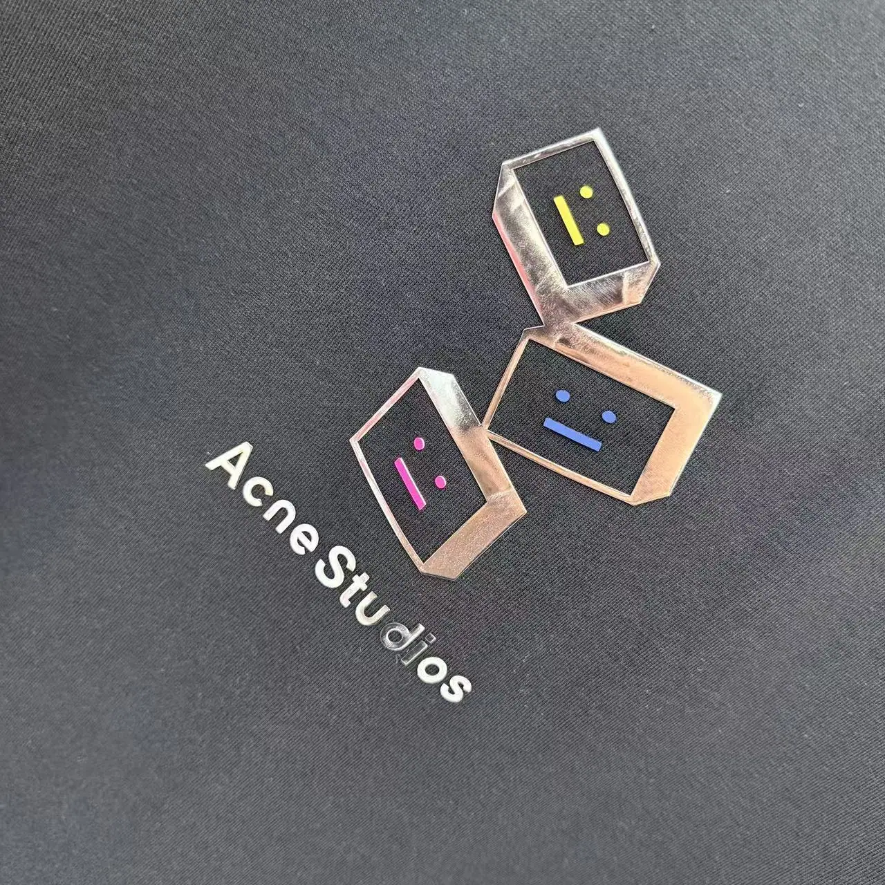 아크네스튜디오 3D 에폭시 크루넥 반팔 티셔츠 상세 이미지 4