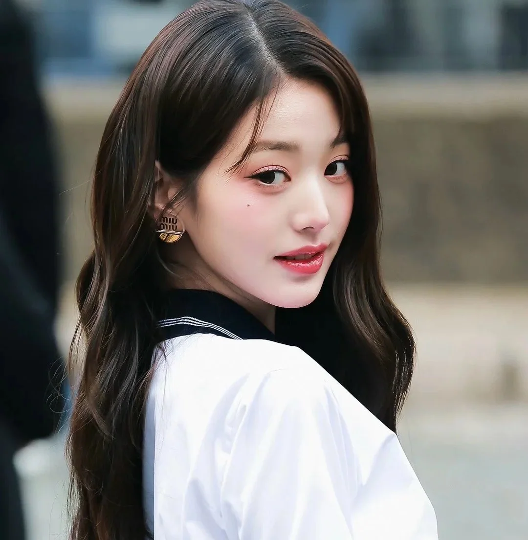 미우미우 반투명 아크릴 골드 스터드 귀걸이 상세 이미지 2