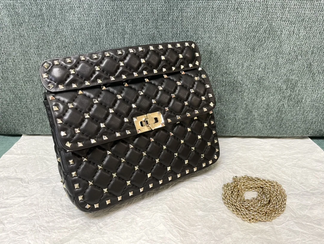 발렌티노 시프스킨 스터드 미디엄 핸드백 상세 이미지 7
