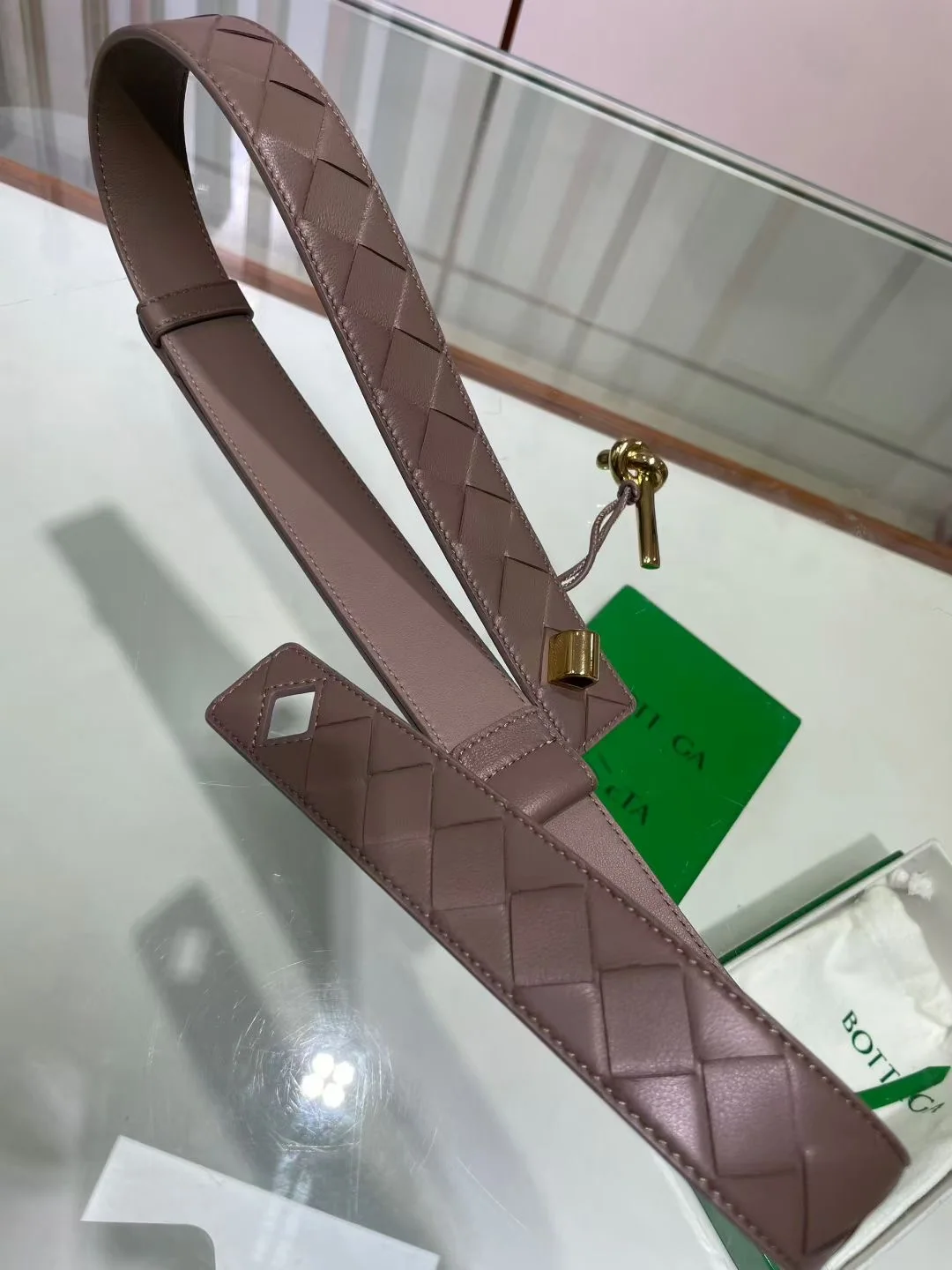 보테가베네타 체크 패턴 송아지가죽 벨트 상세 이미지 4