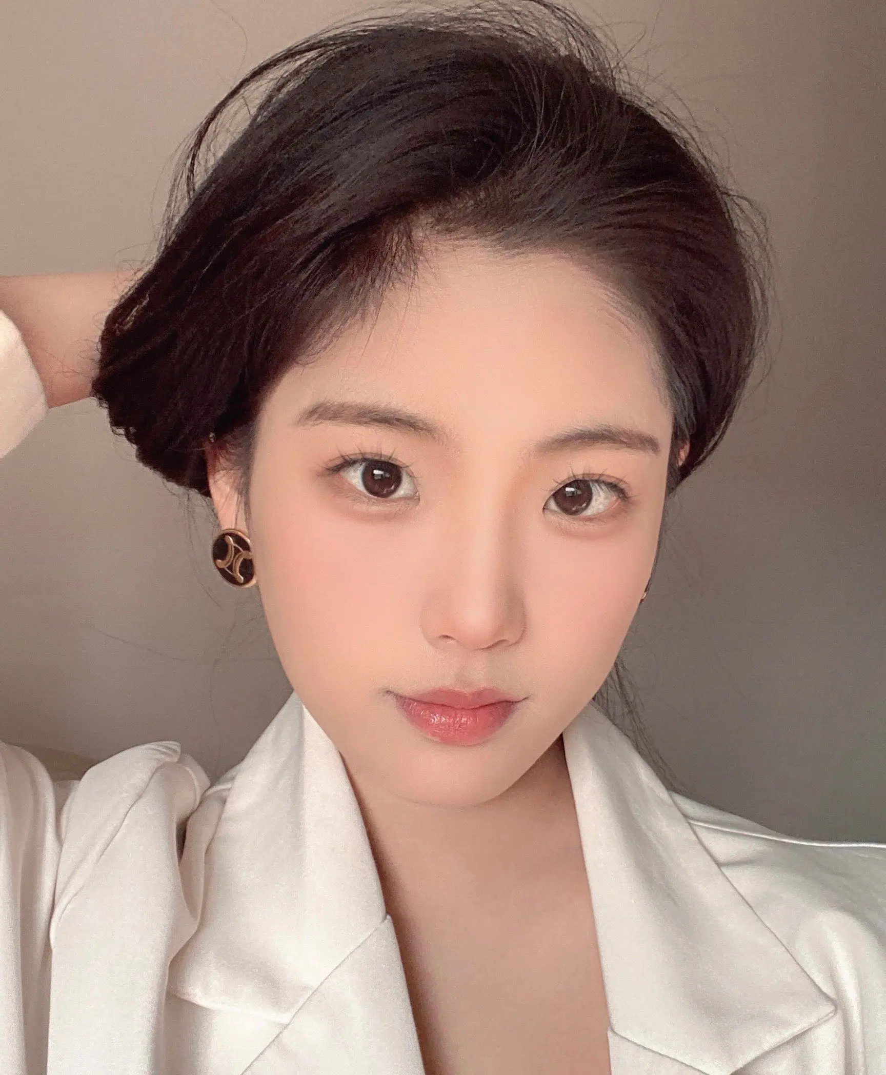 셀린느 라운드 에나멜 개선문 귀걸이 상세 이미지 2