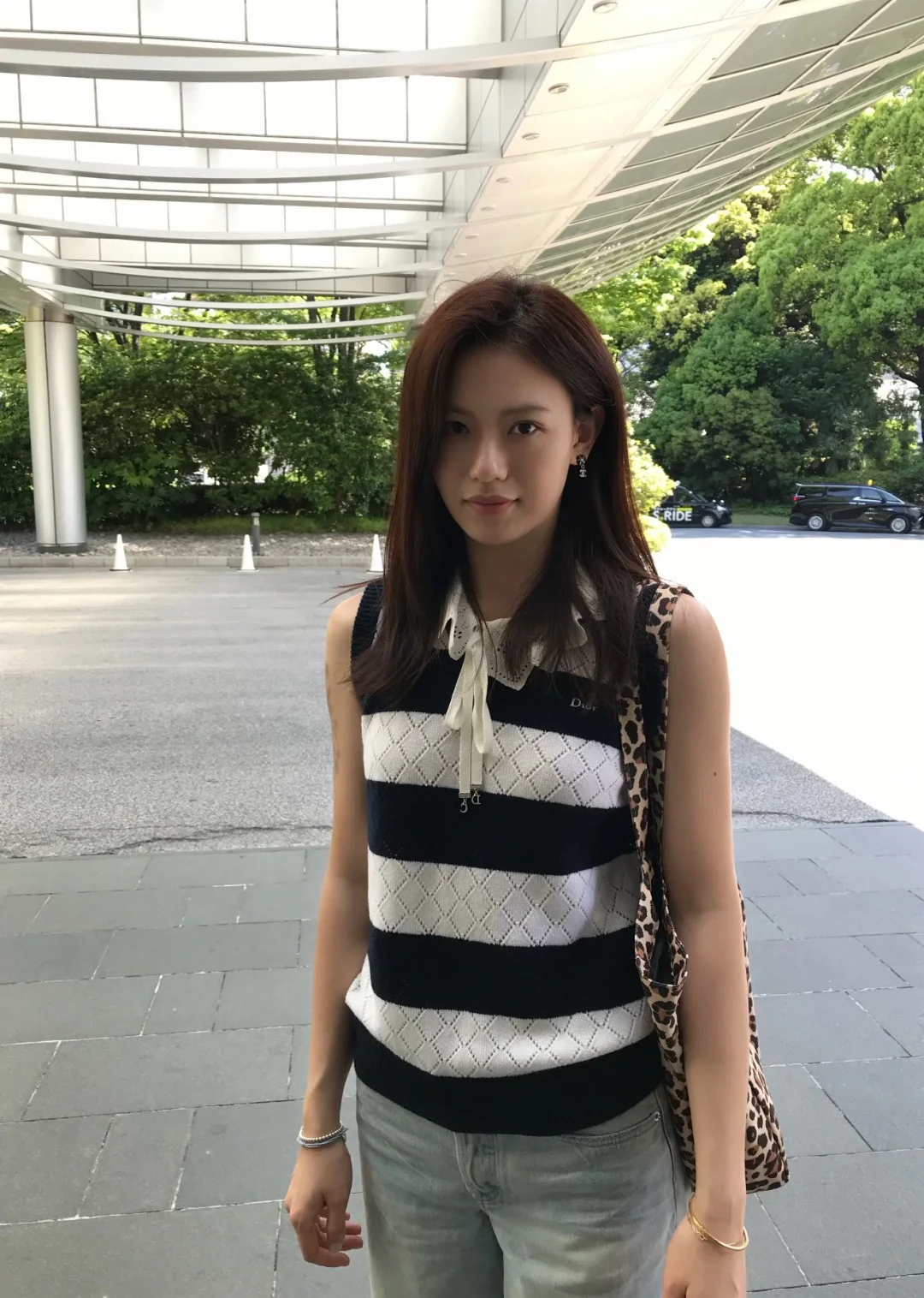 디올 컷아웃 스트라이프 니트 베스트 상세 이미지 1