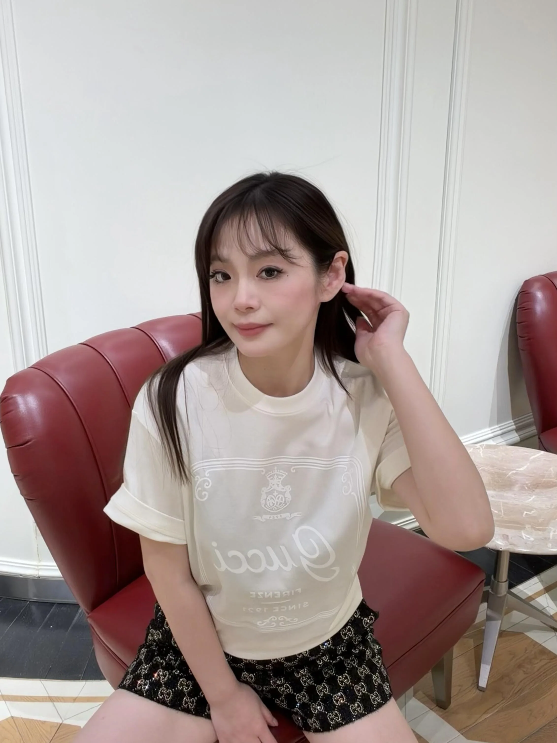 구찌 화이트 레터 프린트 반팔 티셔츠 상세 이미지 5