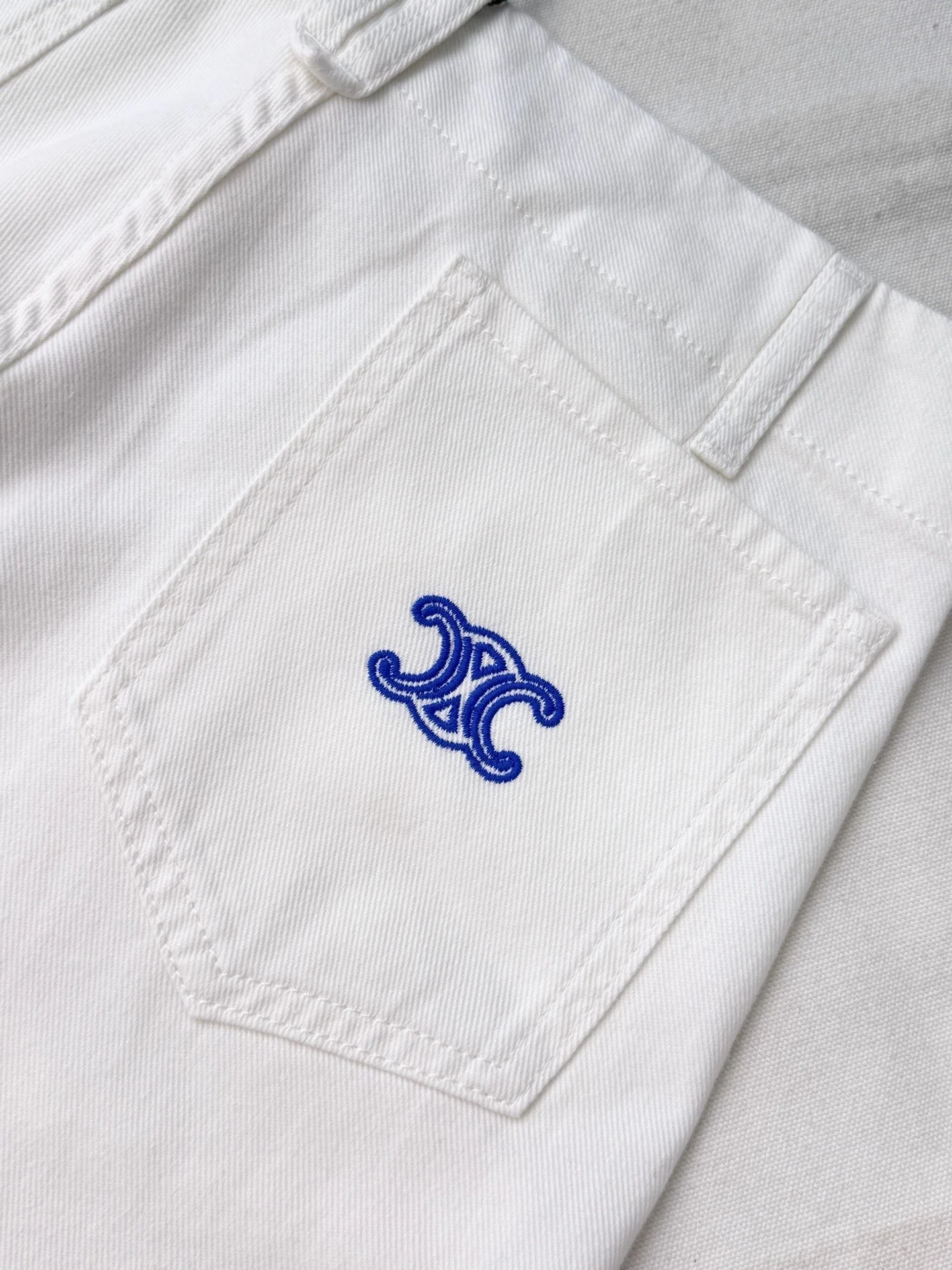 셀린느 화이트 자수 포켓 진 바지 상세 이미지 8