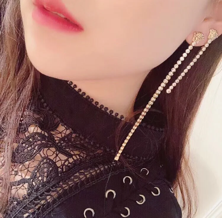베르사체 메두사 헤드 스와로브스키 크리스탈 태슬 귀걸이 상세 이미지 1