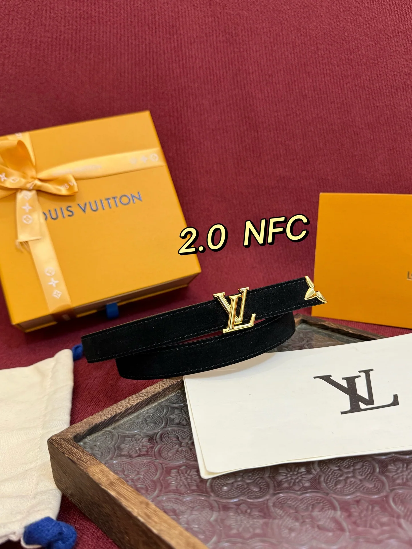 루이비통 골드 LV 이니셜 버클 스웨이드 벨트 상세 이미지 1