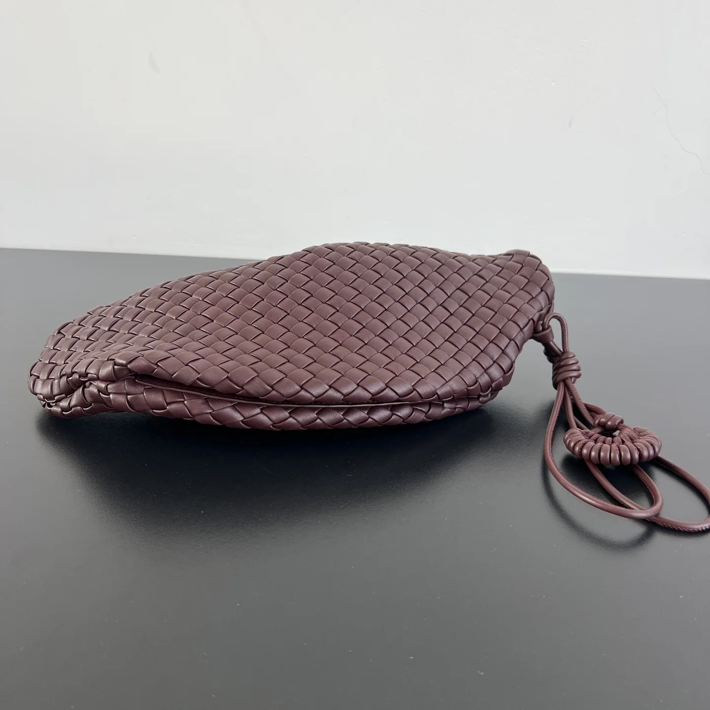 보테가베네타 트위스트 노트 클러치백 상세 이미지 5