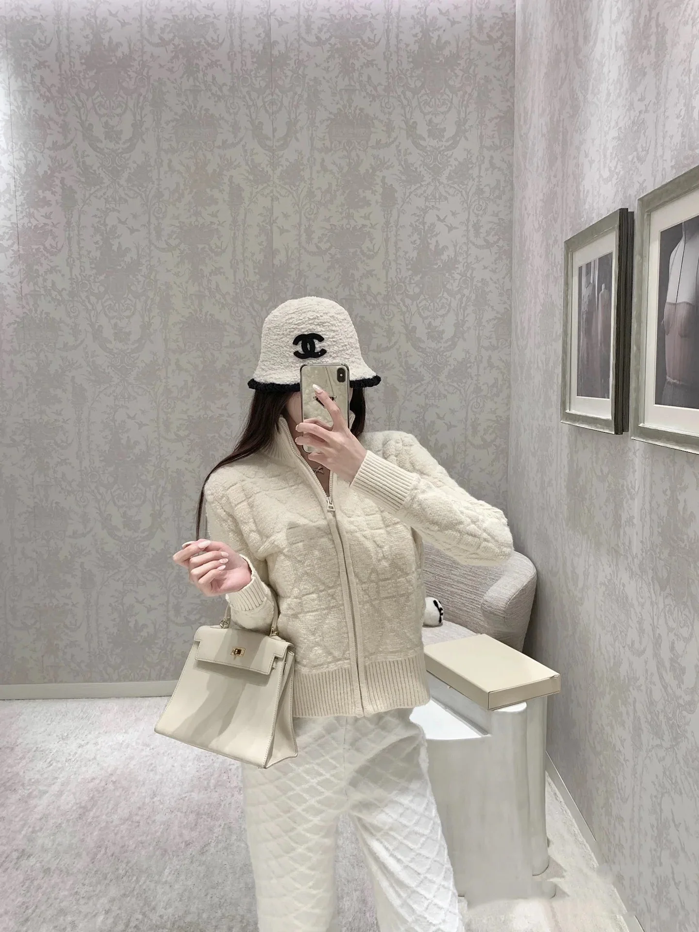 디올 자수 벌 레터 패턴 여성 가디건 146592