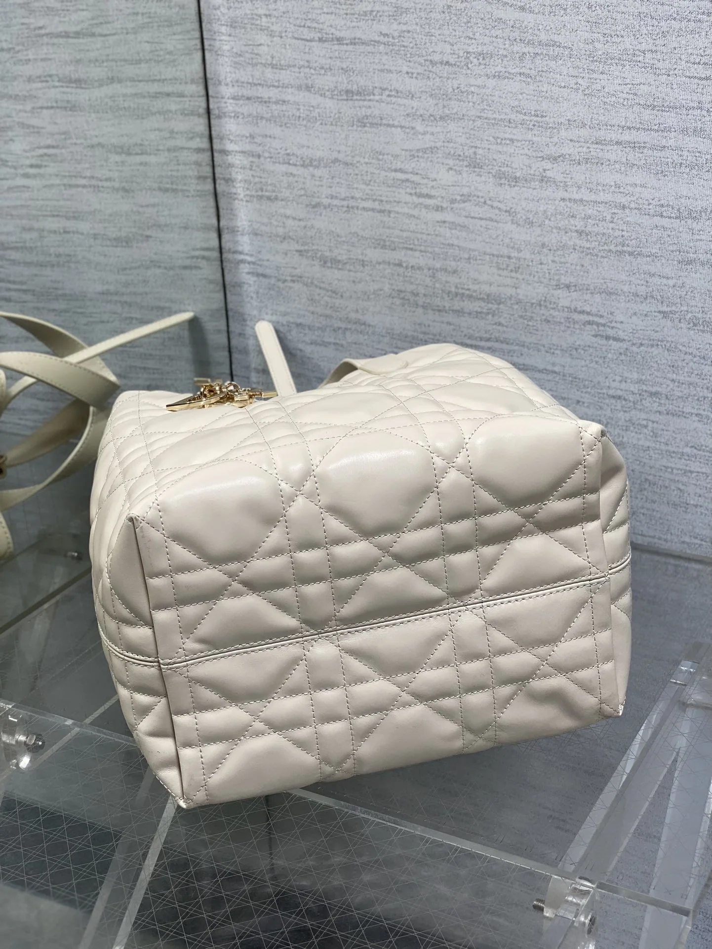 디올 뚜주흐 카프스킨 토트백 상세 이미지 7