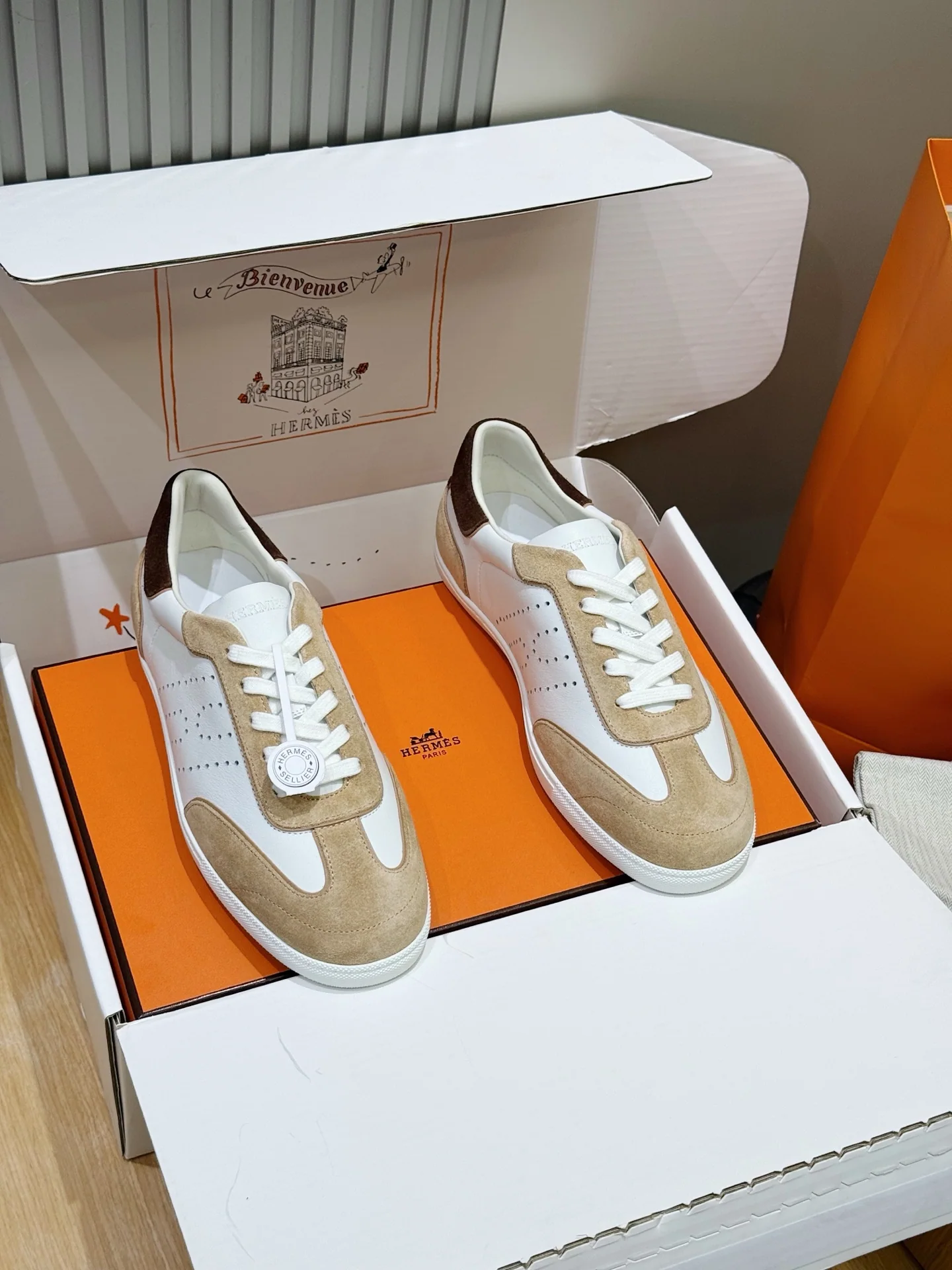 에르메스 펀칭 H 스웨이드 스니커즈 154357