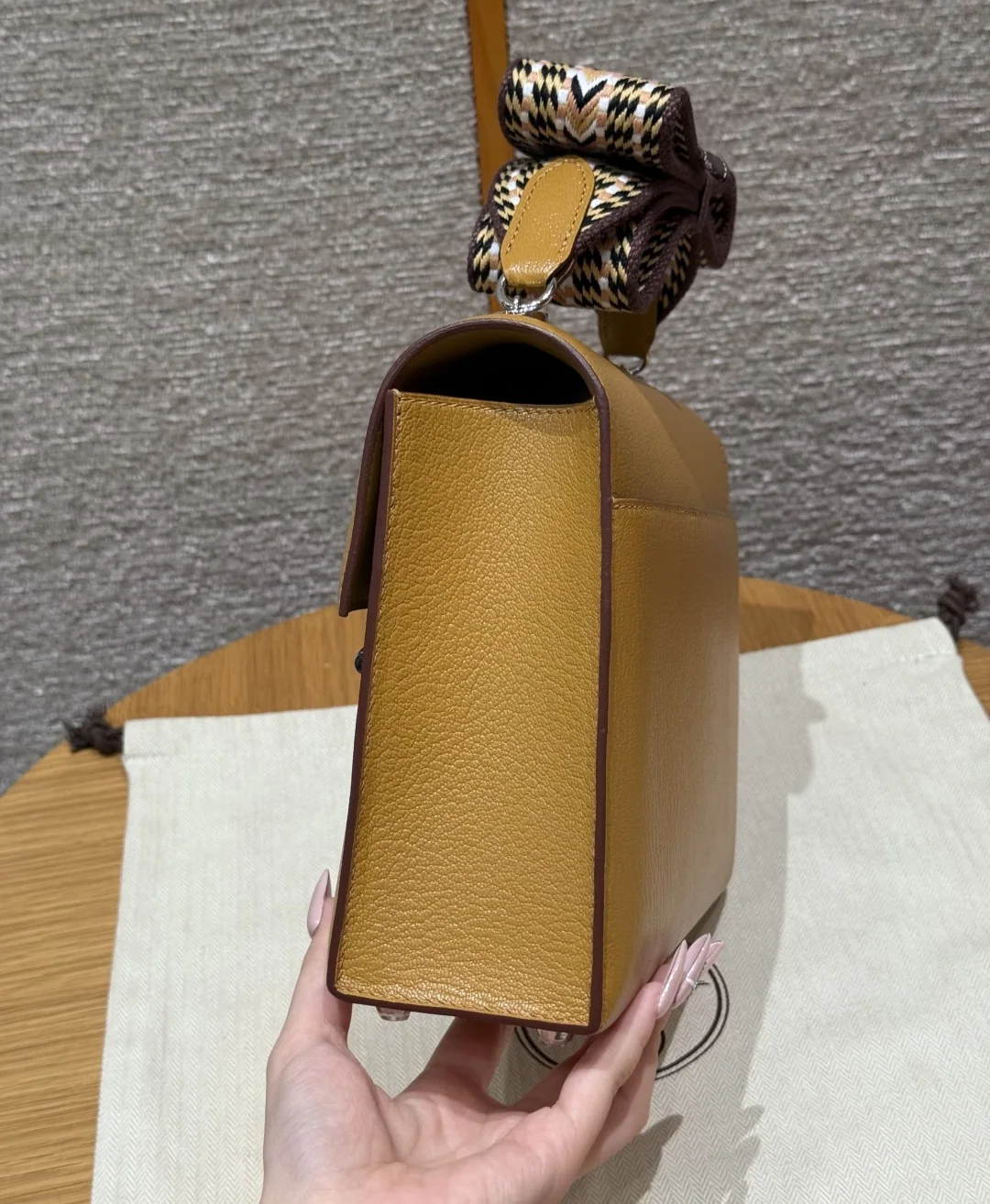 에르메스 락 가죽 미니백 상세 이미지 4