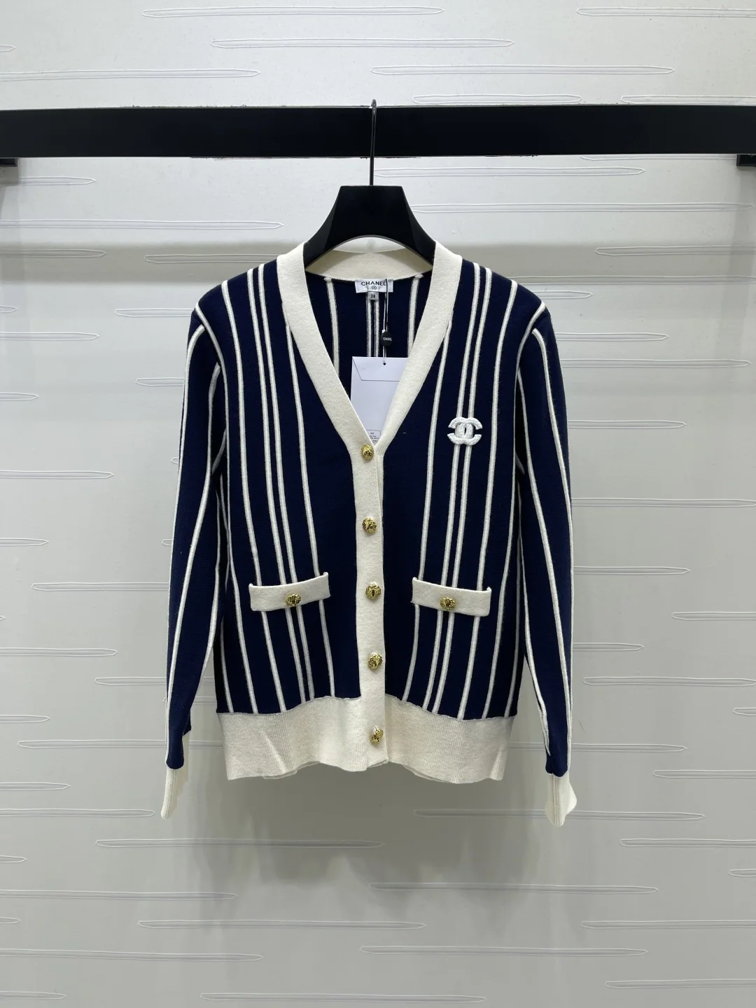샤넬 세로 스트라이프 울 V넥 여성 가디건 153604