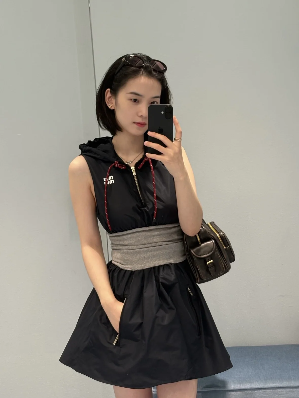 미우미우 민소매 후드 원피스 상세 이미지 1