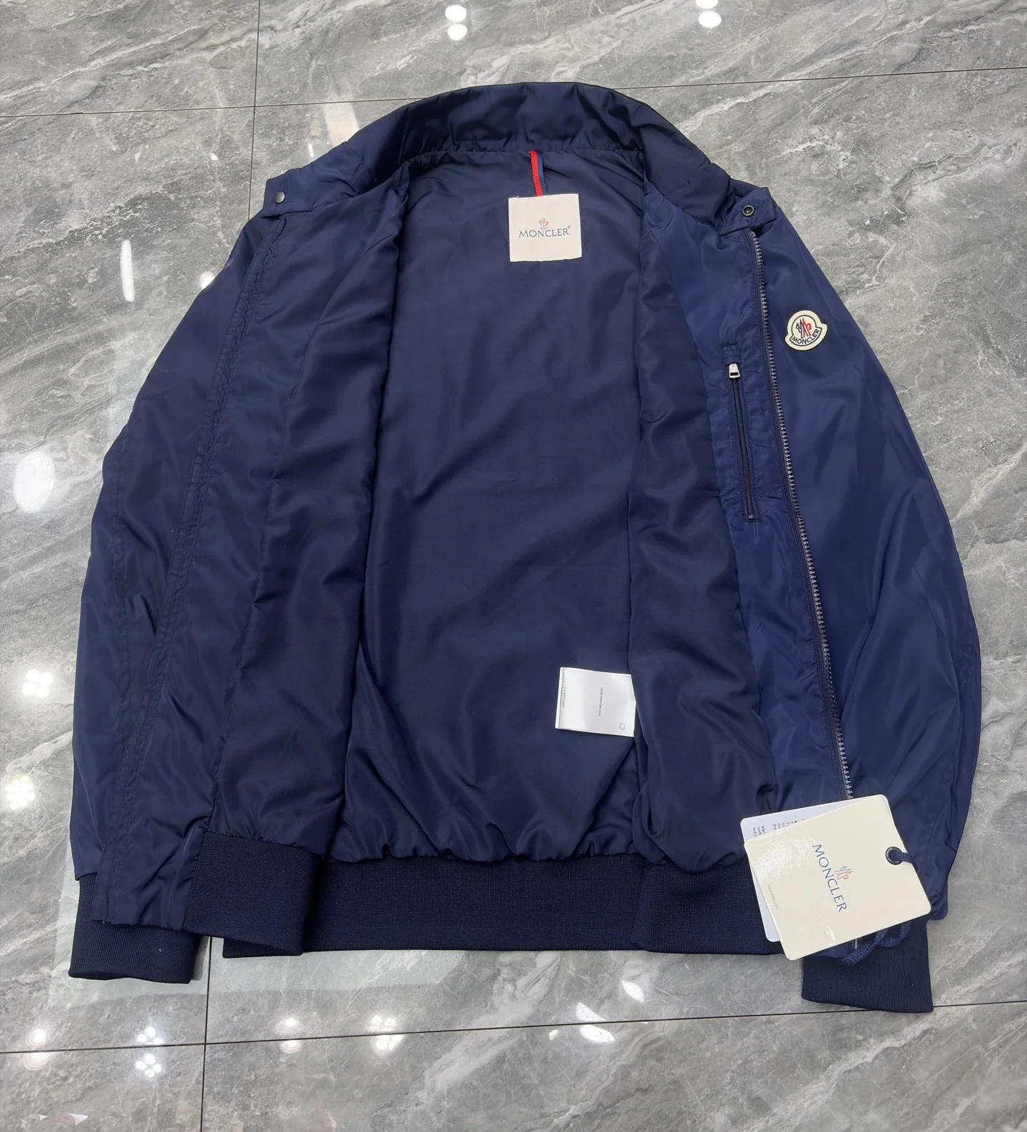 몽클레어 슬림핏 남성 자켓 상세 이미지 4