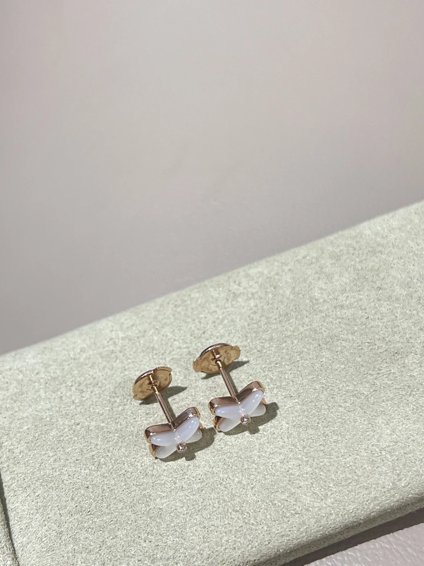 쇼메 화이트 셸 귀걸이 상세 이미지 7