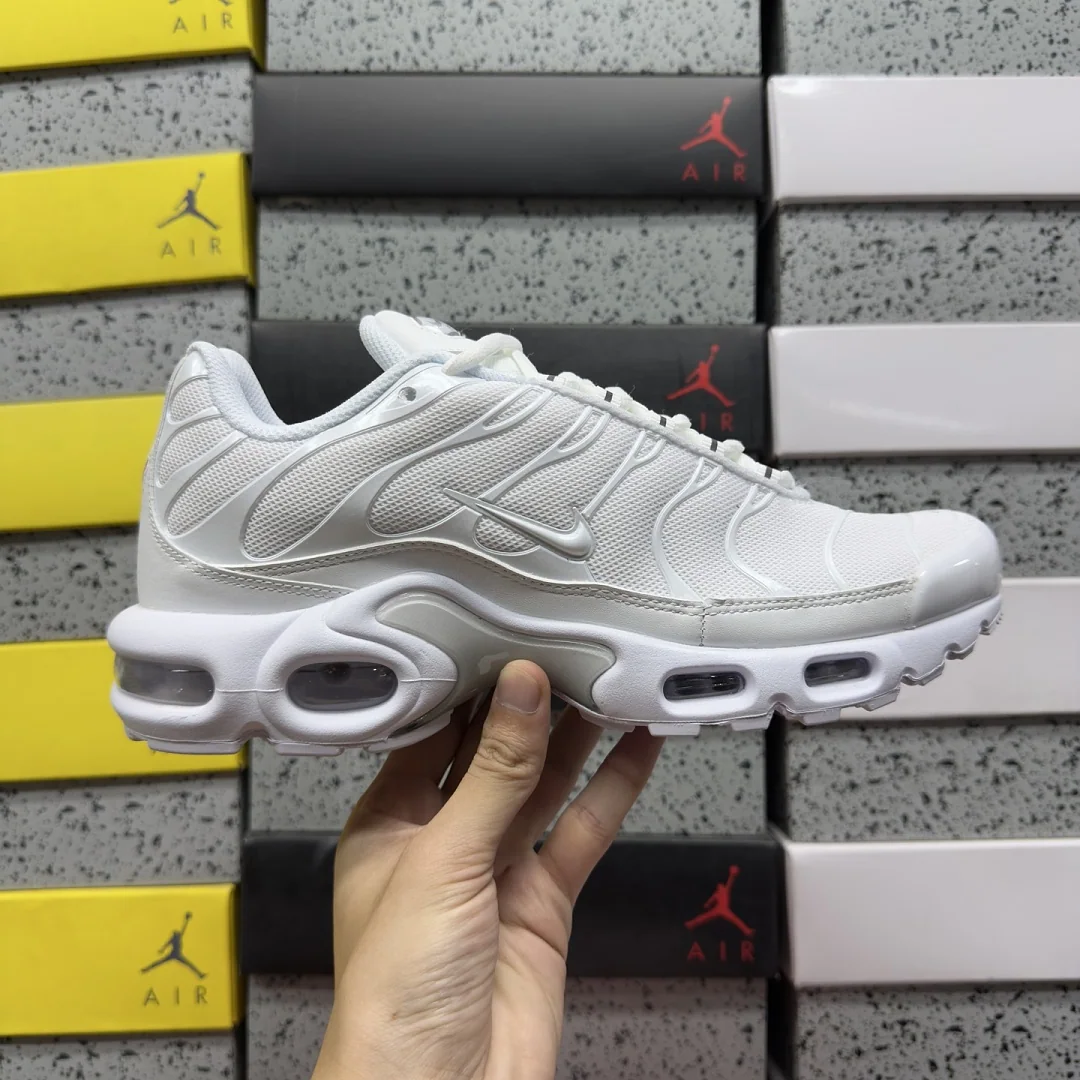 나이키 [TK] 에어 맥스 플러스 DM2362-100 201969 Nike Air Max Plus White Pure Platinum 상세 이미지 2