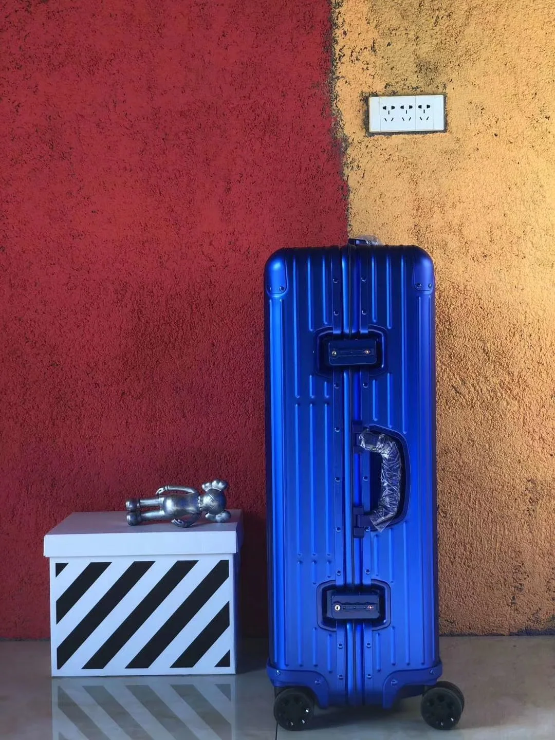 여행가방 리모와 925 시리즈 아노다이징 알루미늄 여행가방 상세 이미지 2