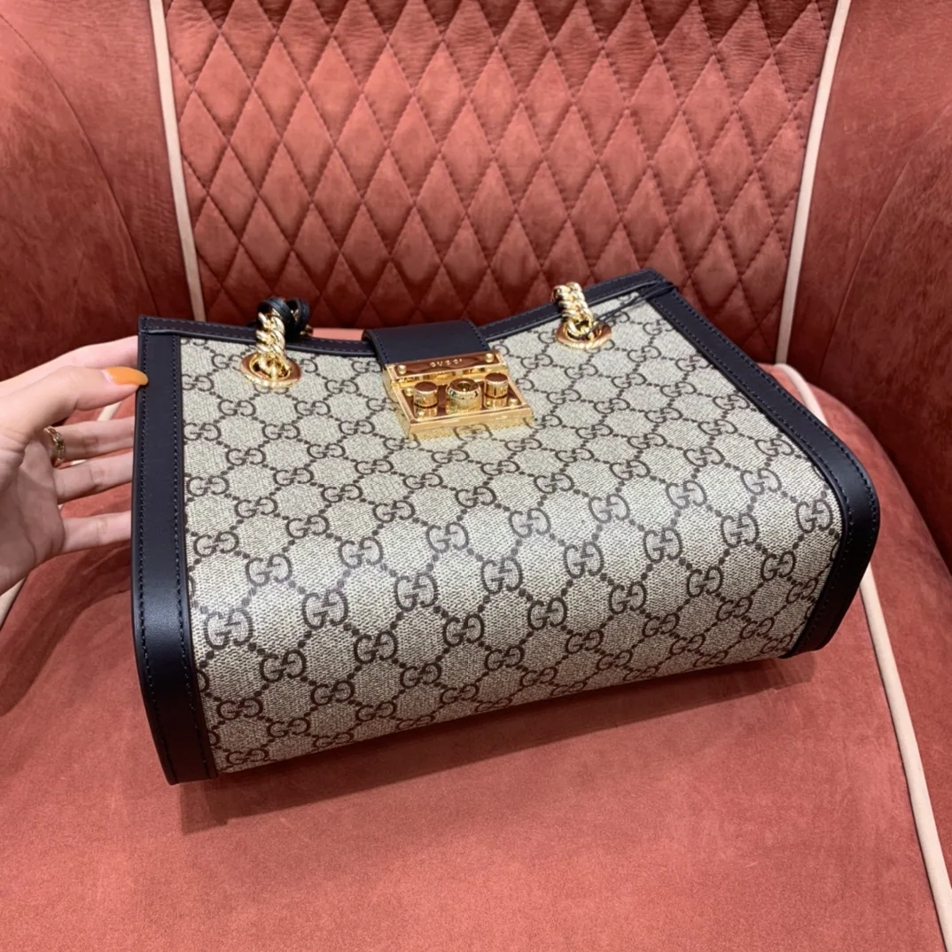 구찌 자물쇠 체인 숄더백 스몰 블랙 26CM498156 상세 이미지 9