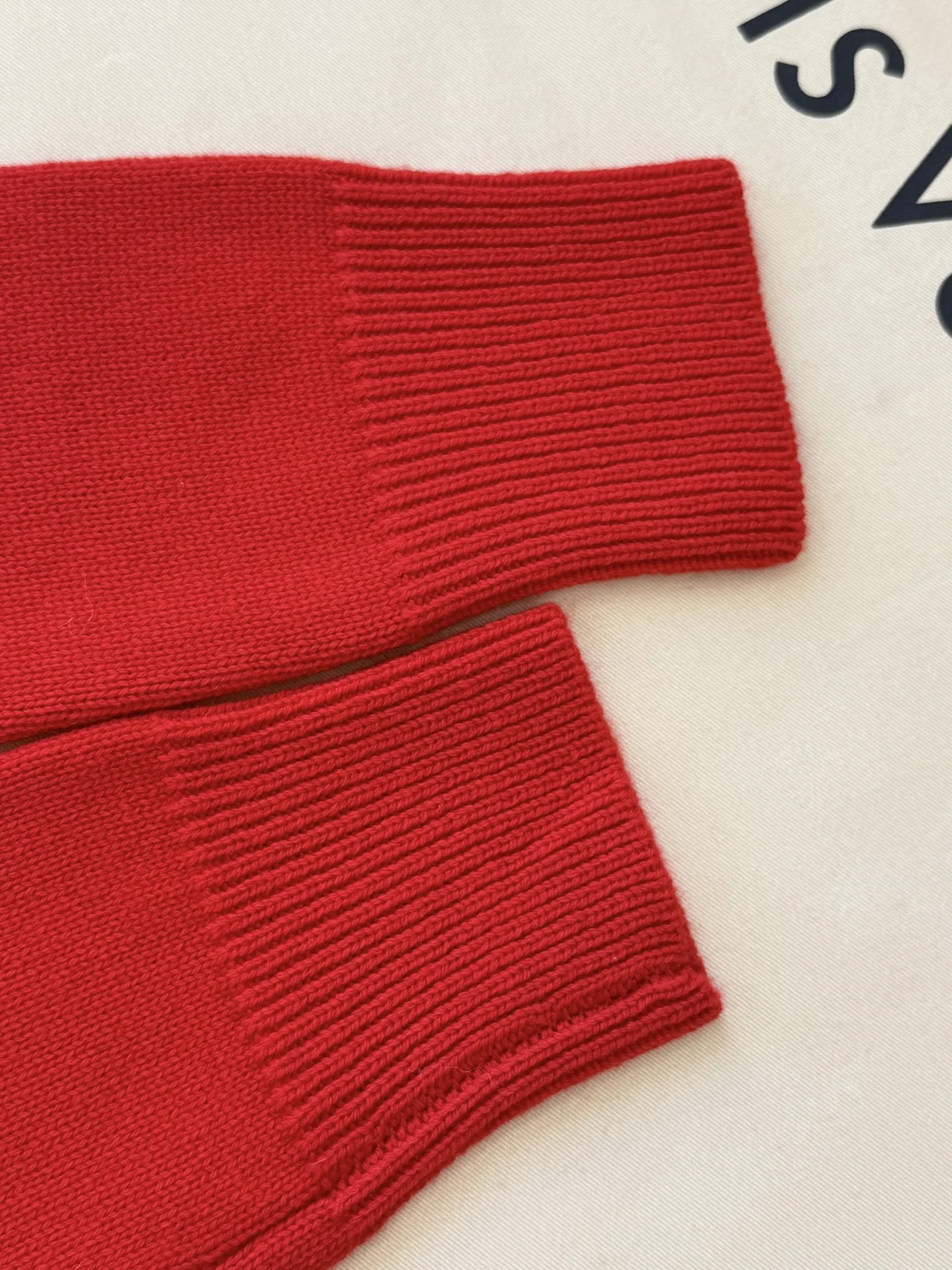 루이비통 신문자 자카드 자수 크루넥 니트 상세 이미지 8