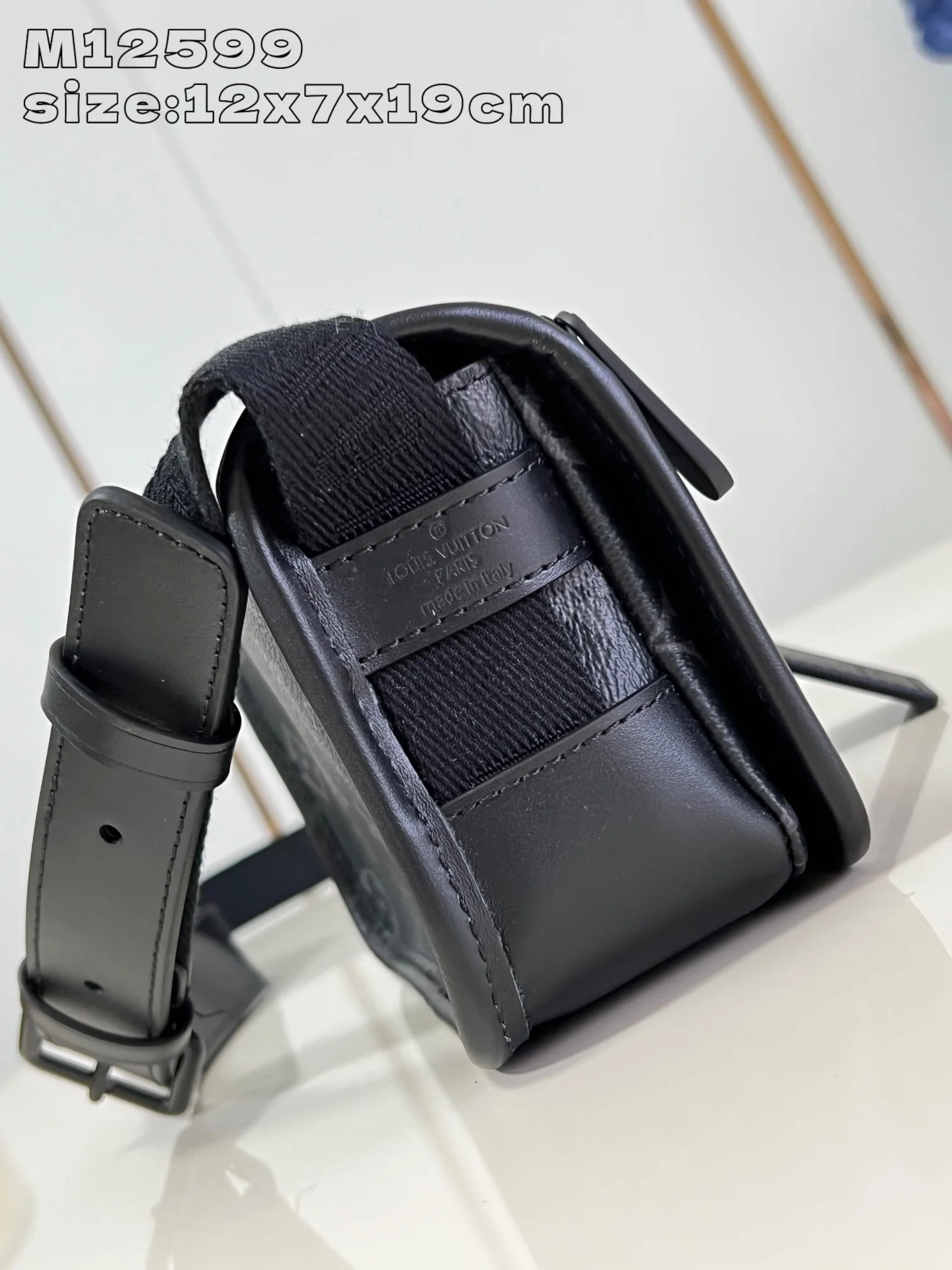 루이비통 M12599 블랙 핸드백 미니 상세 이미지 4