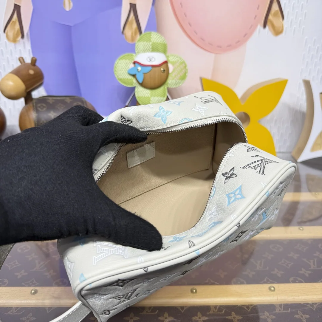 루이비통 모노그램 섀도우 로커 도프킷 화장품 가방 M28835 상세 이미지 9