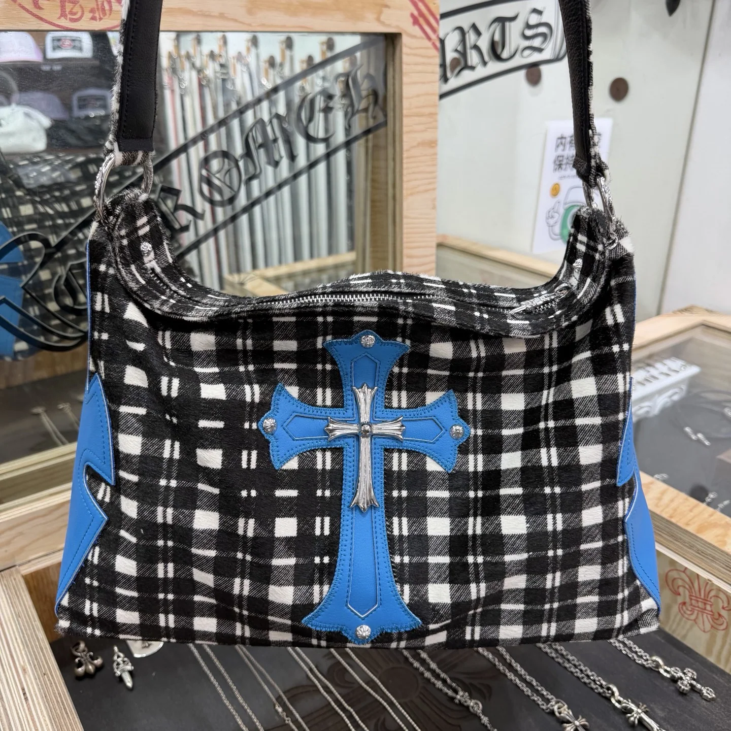 크롬하츠 블루 크로스 체크 리틀 라이온 가방 상세 이미지 6