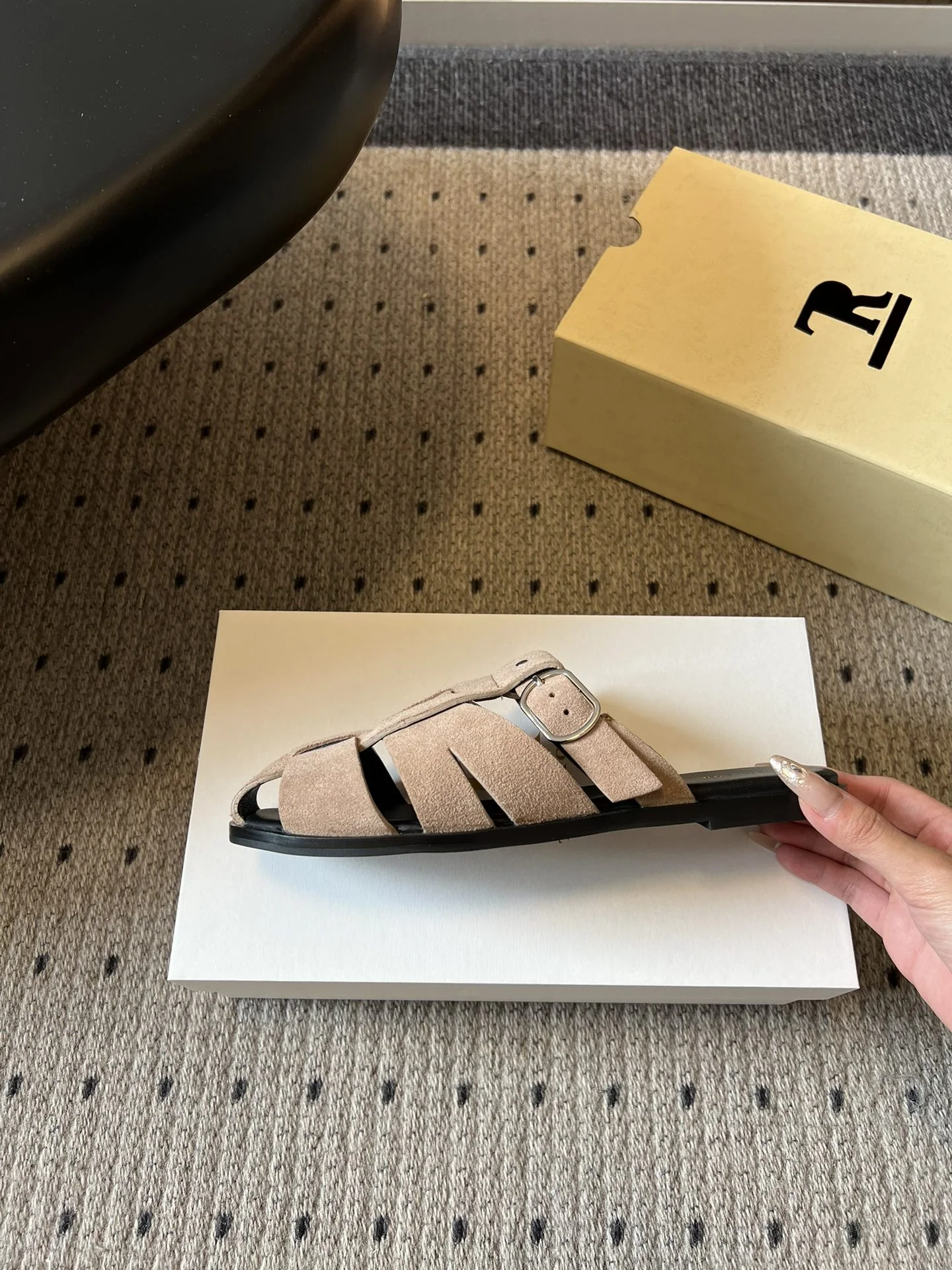더로우 레트로 꼬임 로마 샌들 상세 이미지 5