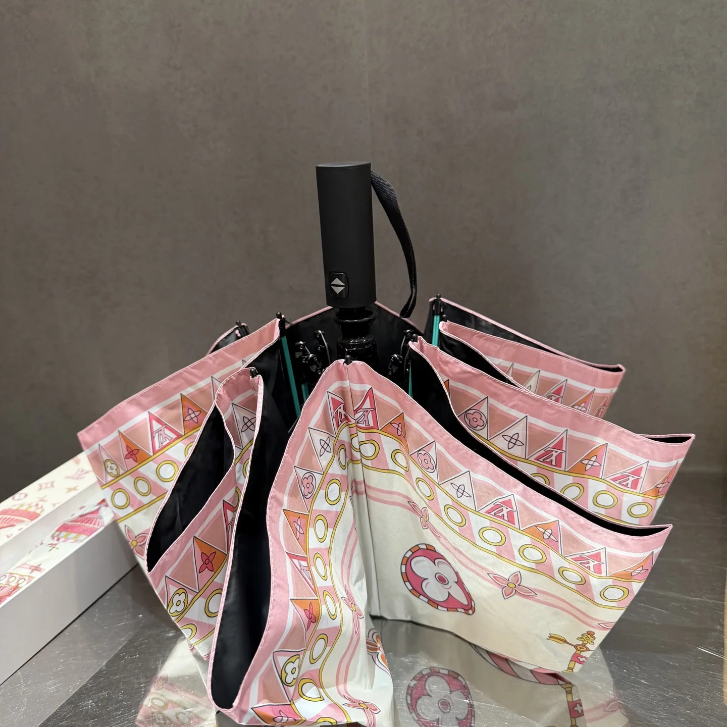 루이비통 3 단 접이식 자동 우산 상세 이미지 3