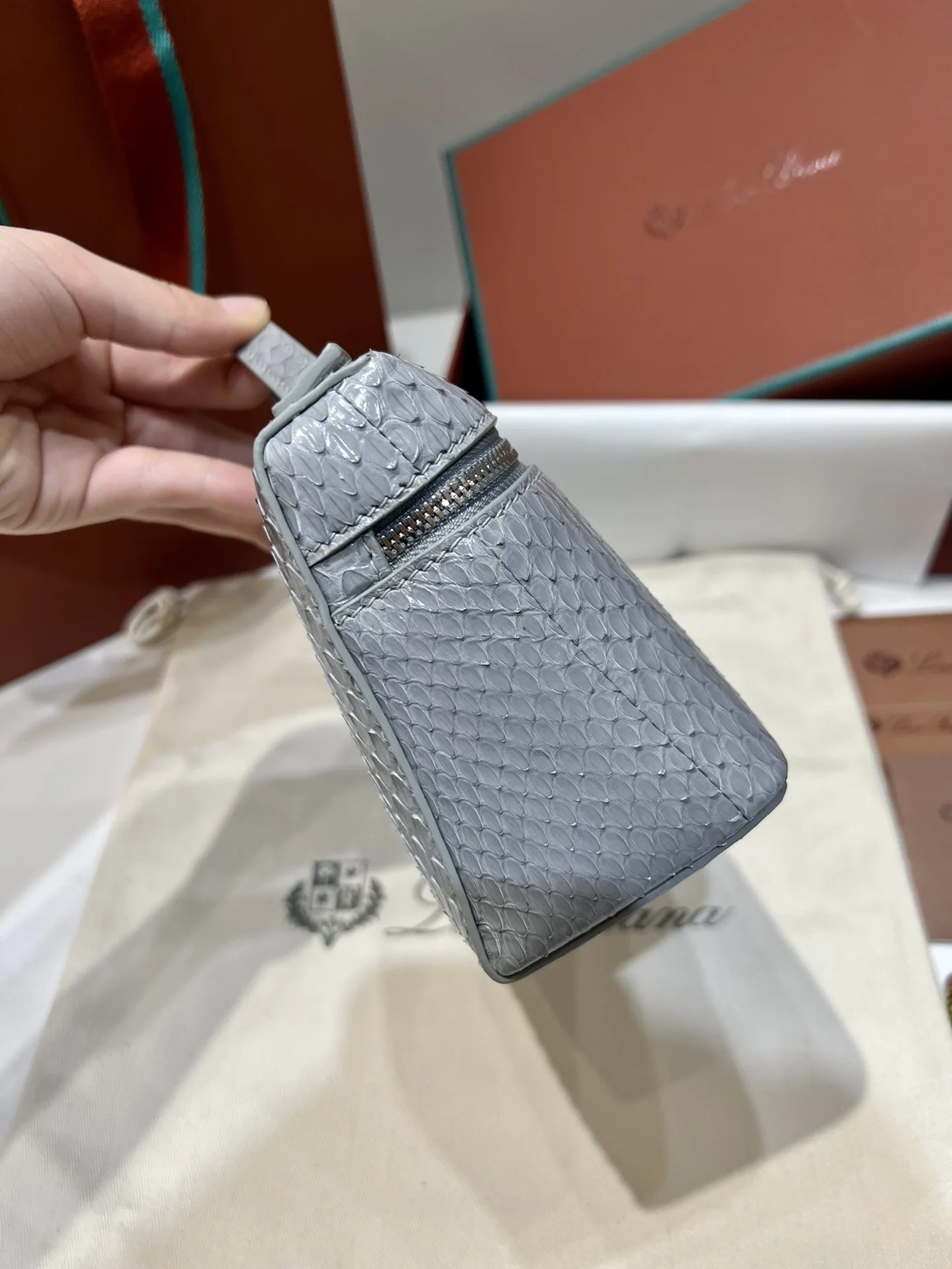 로로피아나 가방 상세 이미지 4