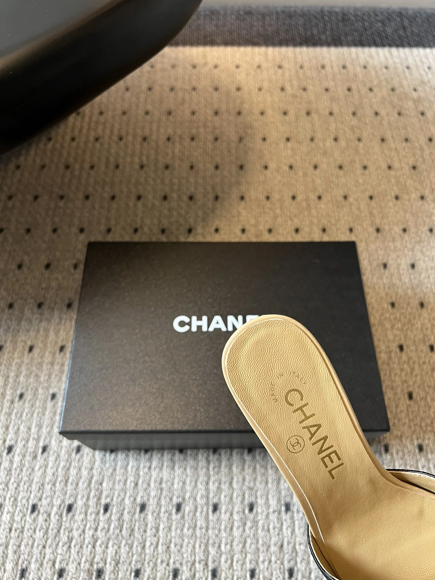 샤넬 더블 C 버클 스틸레토 힐 슬라이더 상세 이미지 8