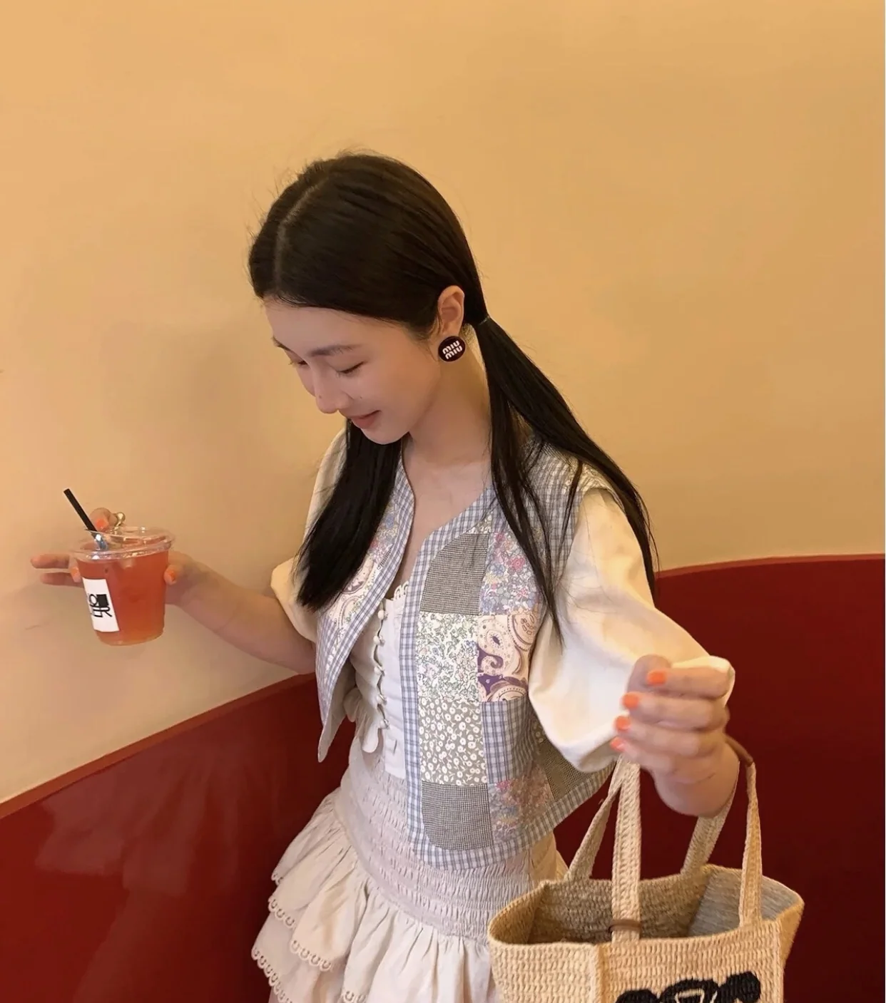 미우미우 블랙 라운드 클립 귀걸이 상세 이미지 3