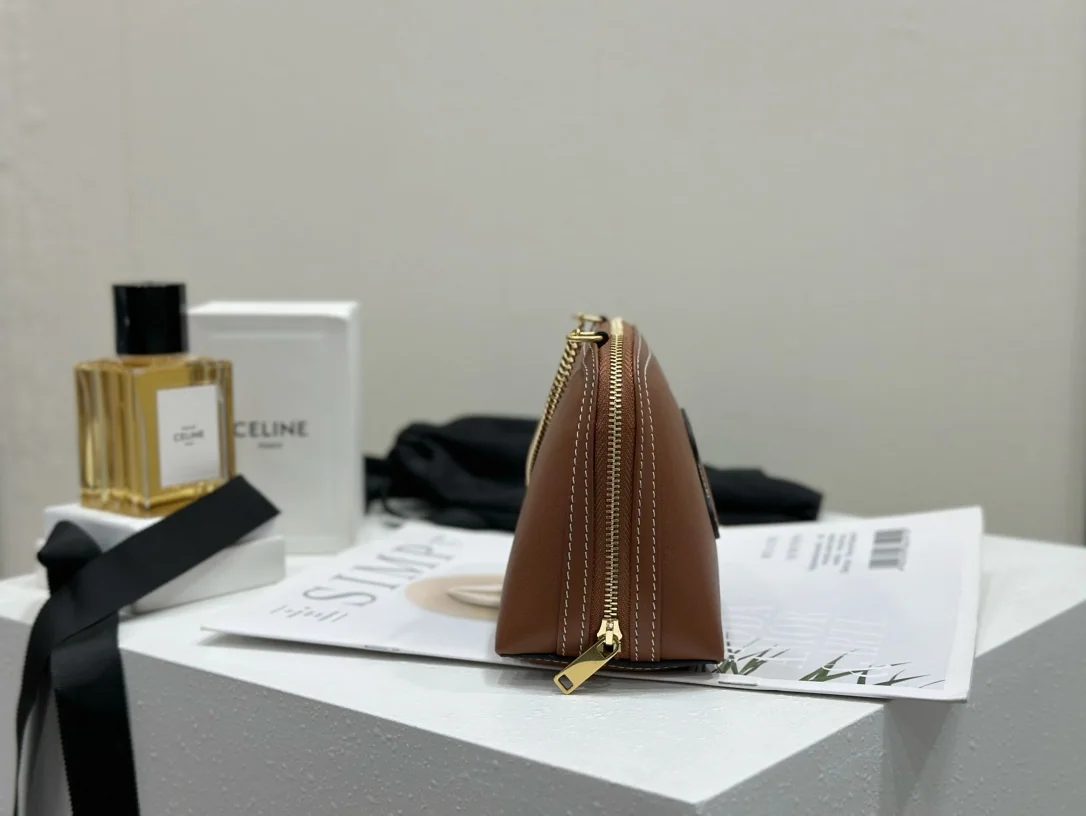 셀린느 조개 모양 체인 가방 상세 이미지 3